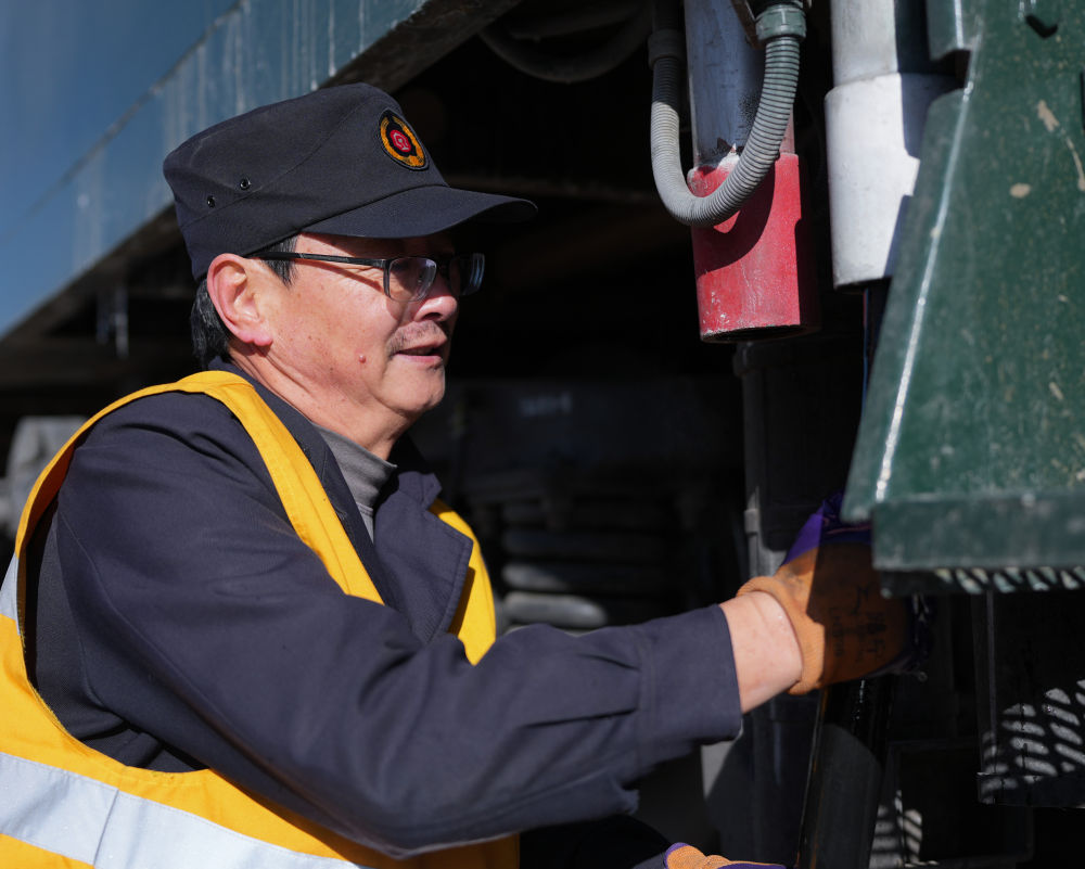 新春走基层丨高原铁路送水人韩景泉:不曾失约的42年