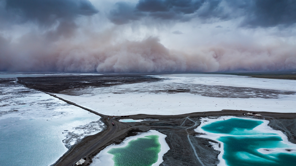 震撼！沙塵暴襲來(lái) 大片&ldquo;上映&rdquo;