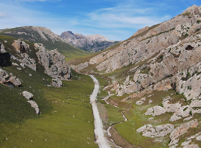 【&ldquo;飛閱&rdquo;中國(guó)】戳這里！領(lǐng)略秋日天峻溝的奇美壯麗