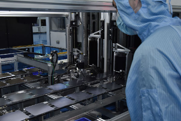 需求旺 生產(chǎn)忙&mdash;&mdash;走進(jìn)高原古城光伏產(chǎn)業(yè)車間