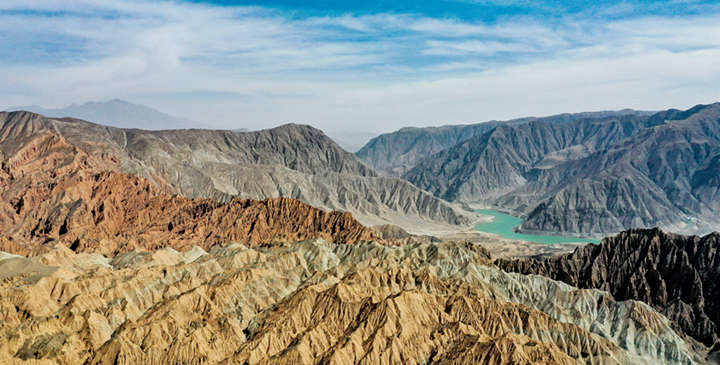 【&ldquo;飛閱&rdquo;中國(guó)】黃河谷地丹霞如虹
