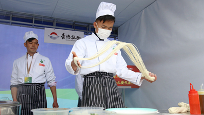 拉面技藝哪家強？來看青?；〉倪@場比拼！